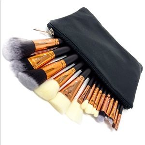 Adore Glamour brush set with travel bag